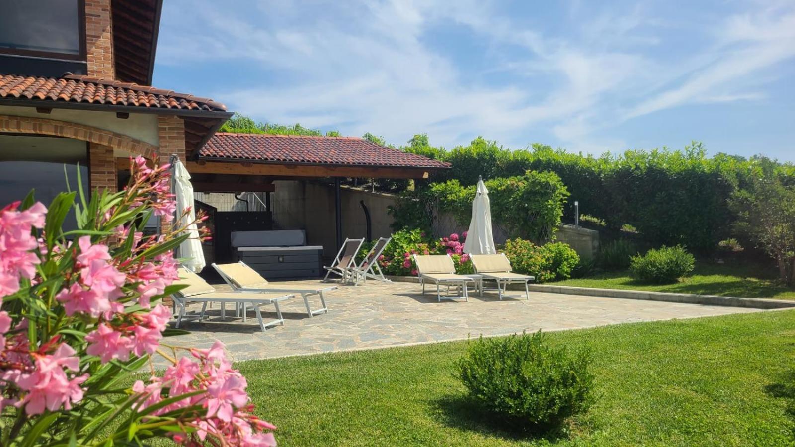 Willa Casa Castella - Adults Only - Langhe Diano dʼAlba Zewnętrze zdjęcie