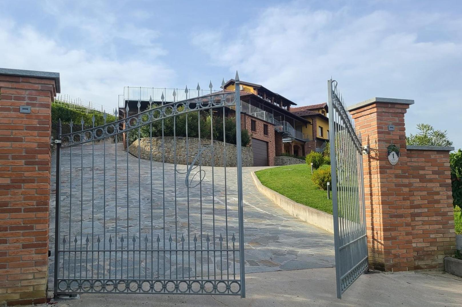 Willa Casa Castella - Adults Only - Langhe Diano dʼAlba Zewnętrze zdjęcie