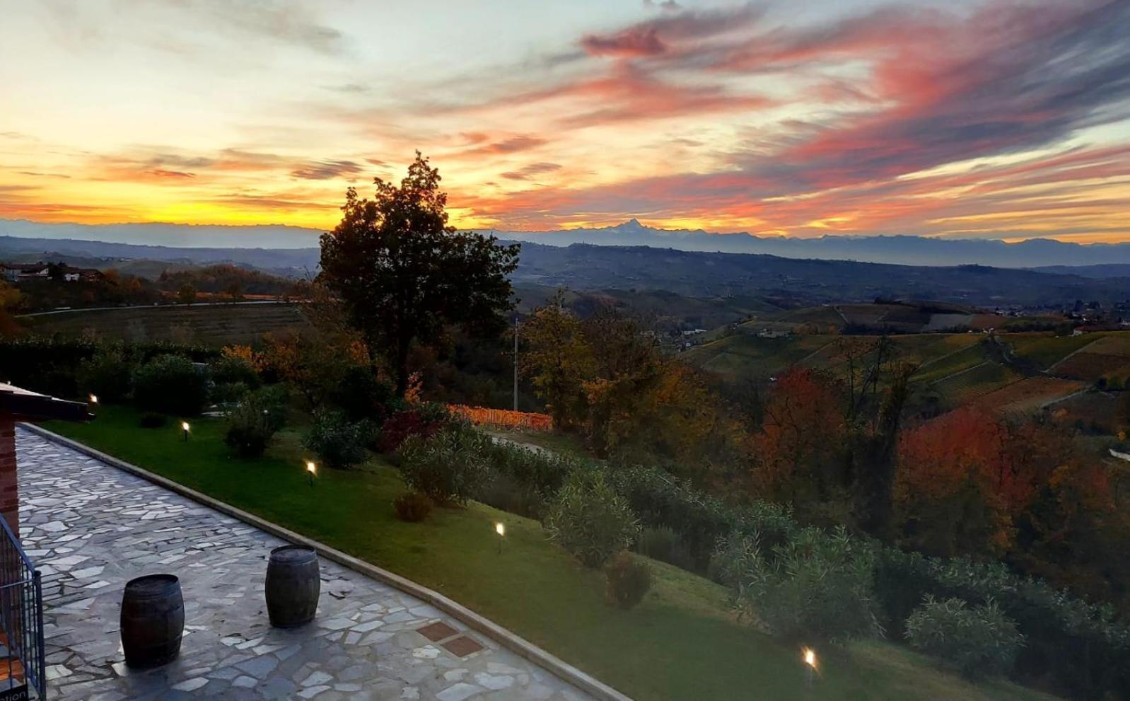 Willa Casa Castella - Adults Only - Langhe Diano dʼAlba Zewnętrze zdjęcie